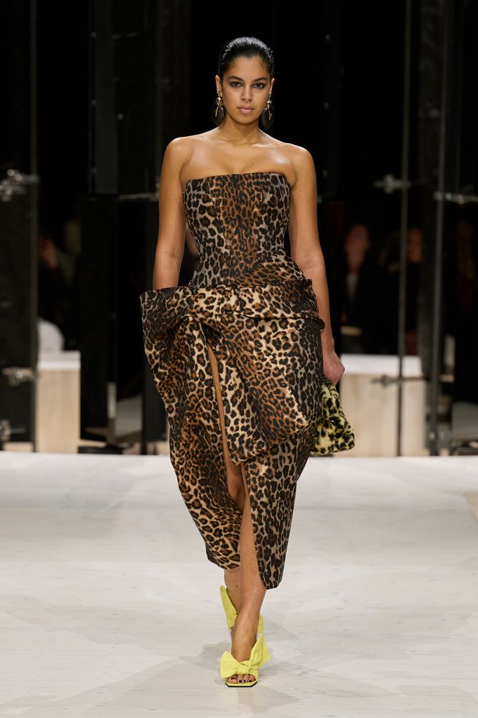 El look es de la colección Fall/Winter 2026 de Givenchy.