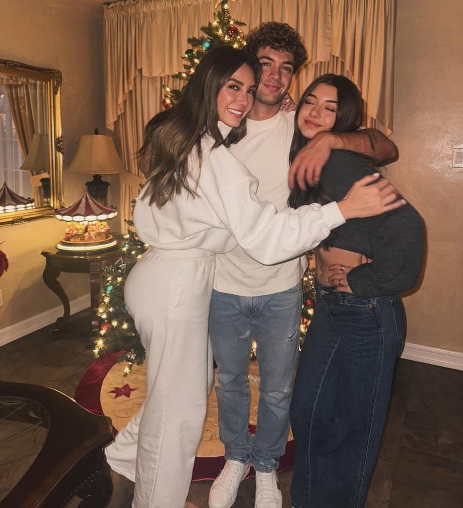 Sus hijos, Christopher Alexander y Kailey, la acompañaron para celebrar las fiestas con su familia materna.