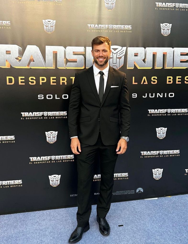 Toni Company en la premiere de Transformers