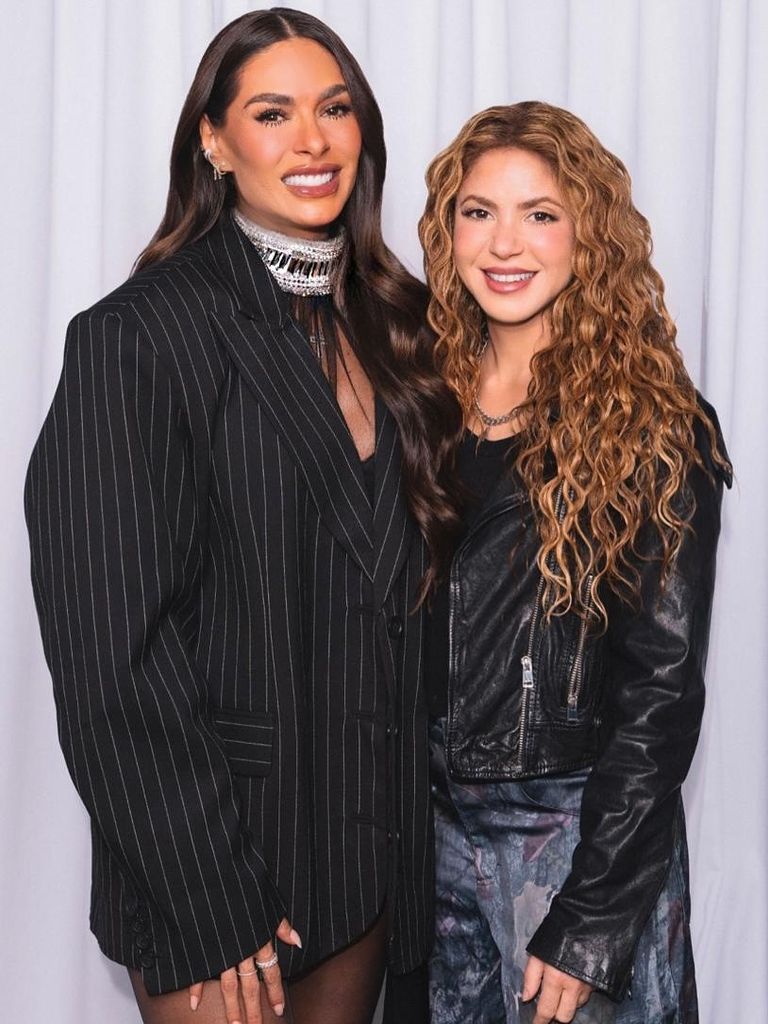 Galilea Montijo y Shakira en el backstage del Upfront de TelevisaUnivision