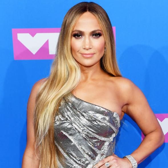 jennifer lopez con cabello largo