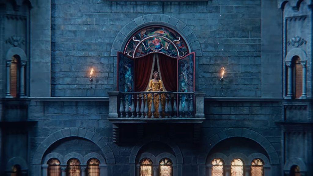 Taylor Swift volvió a aparecer en un castillo en su video 'Bejeweled'