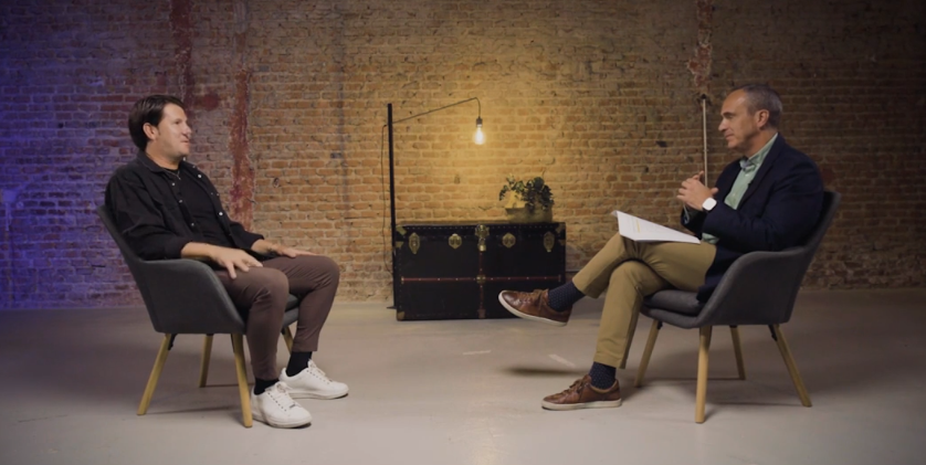 Lucas González durante su entrevista con Santi Acosta