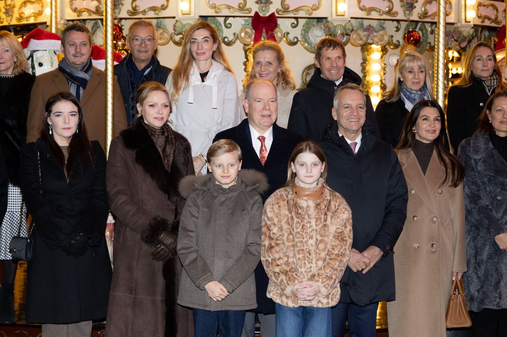 El príncipe Alberto, la princesa Charlene, el príncipe Jacques y la princesa Gabriella junto a Mélanie-Antoinette de Massy y el alcalde de Mónaco, Georges Marsan