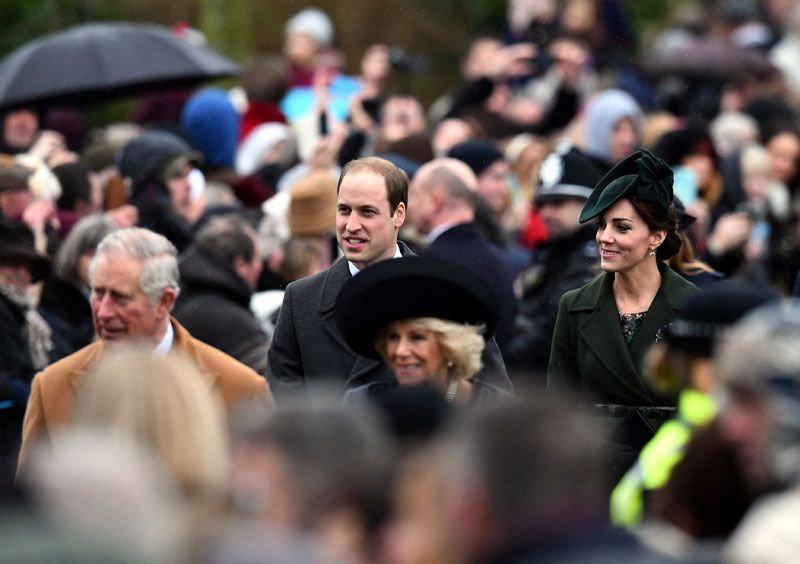 El príncipe Guillermo, Kate Middleton y los reyes Carlos y Camilla