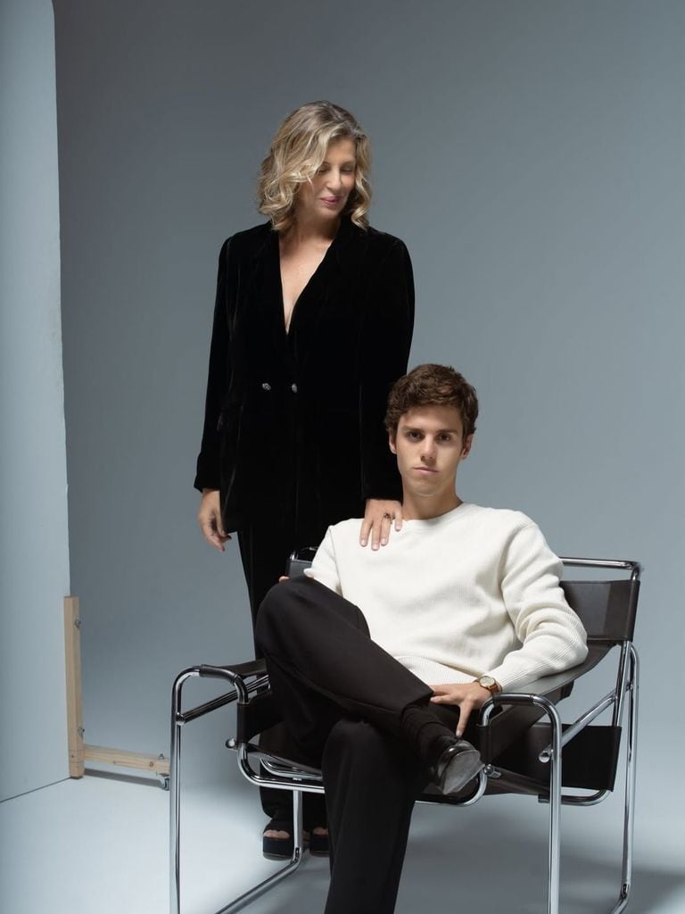 Pablo Sánchez Flores con su madre, Paty Casado