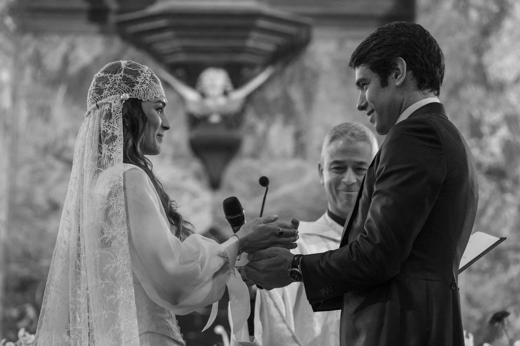 Mantilla de novia puesta como velo pirata