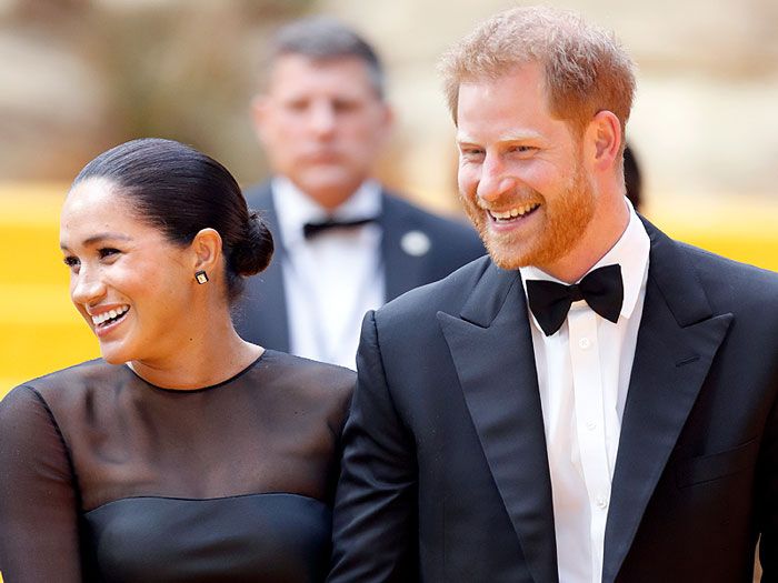 Meghan Markle y el príncipe Harry en una entrega de premios 