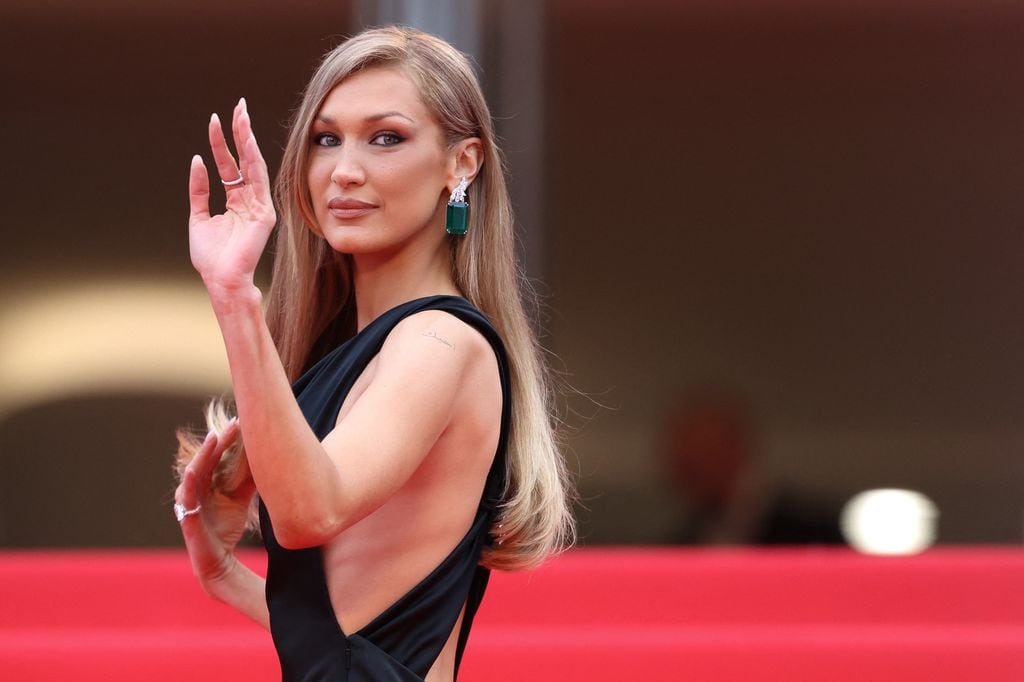 La top model fue madrina de XV años de una familiar de su novio.