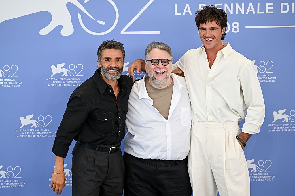 Oscar Isaac, Guillermo del Toro y Jacob Elordi en la presentación de 'Frankenstein' en el festival de Venecia 2025