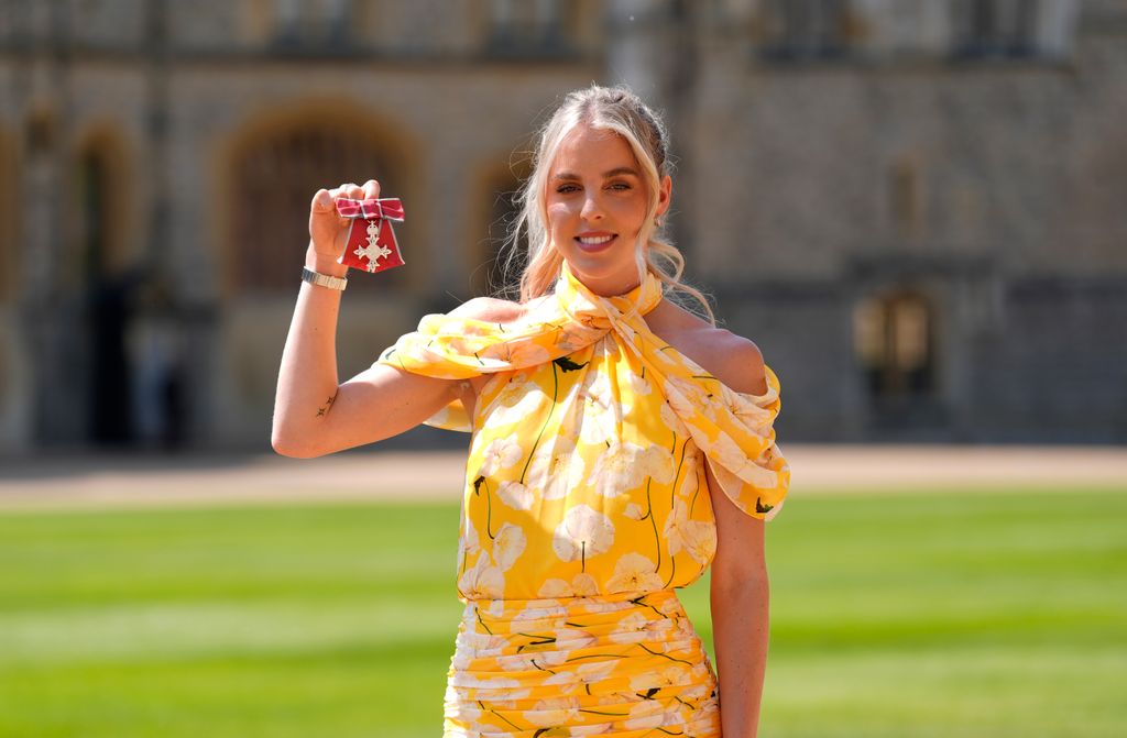 La atleta olímpica Keely Hodgkinson fue nombrada miembro de la Orden del Imperio Británico (MBE), reconocimiento que recibió de manos del príncipe William. 