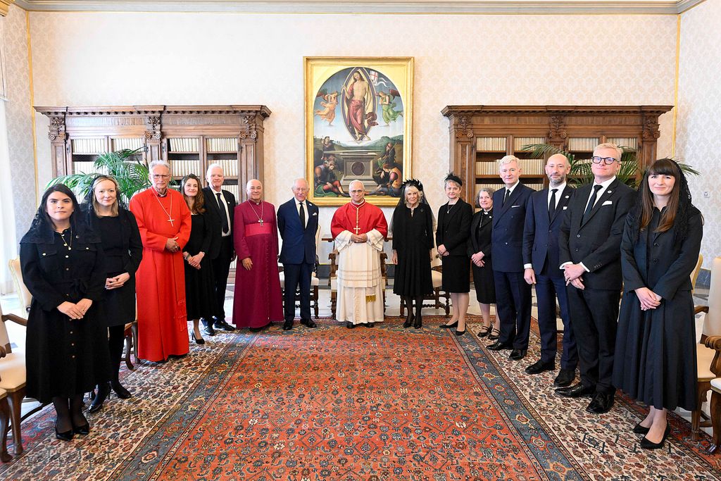 La reina Camilla y el rey Carlos III en la visita de Estado al Vaticano ante el Papa León XIV en octubre de 2025