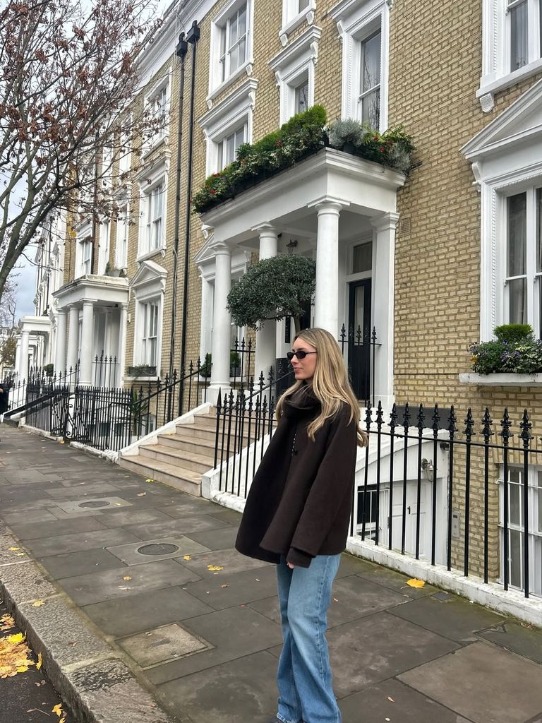 Un abrigo marrón y 3 looks para recorrer Londres de la mano de Daniela Figo