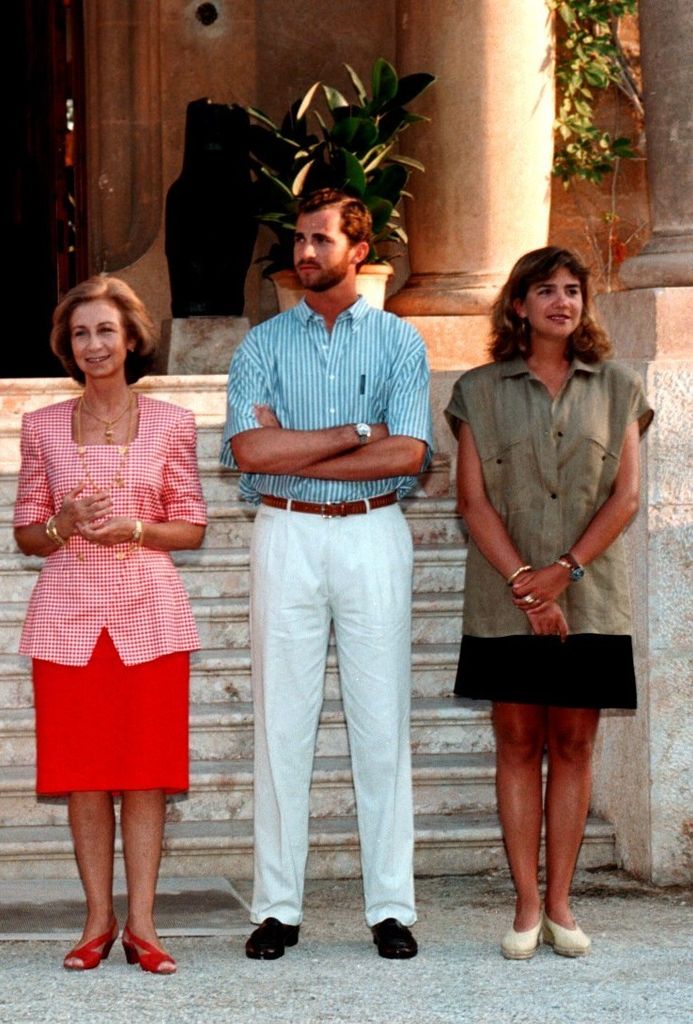 Felipe de Borbón y la familia real española en el palacio de Marivent
