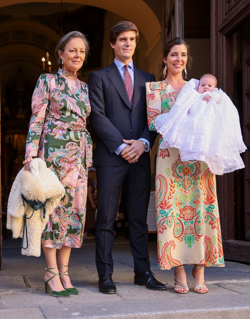 Los duques de Osorno con Matilde Solís durante el bautizo de su primer hijo