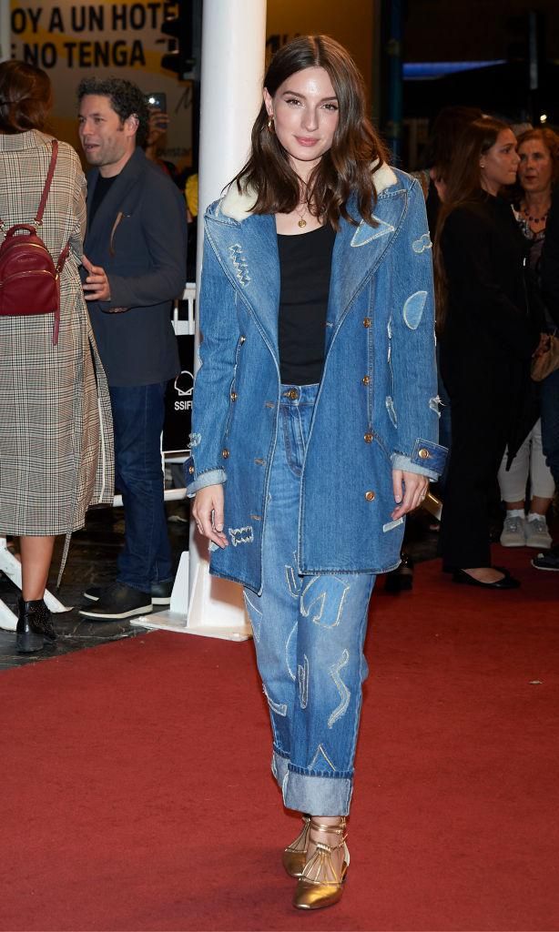 mar a valverde usando un look total denim