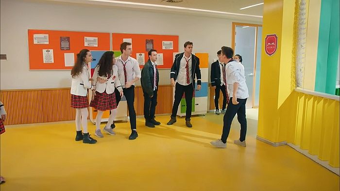 'Hermanos': Los chicos se enteran de que Sarp estaba detrás del despido de Orhan