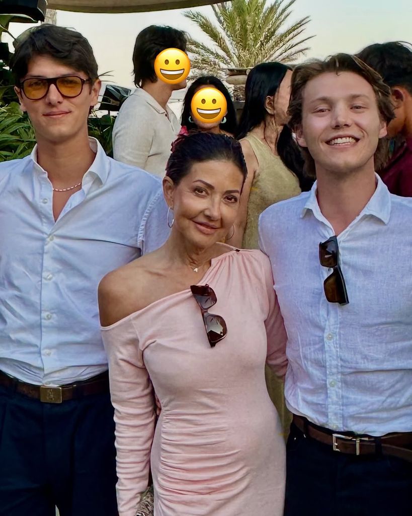 La familia en sus vacaciones idílicas.