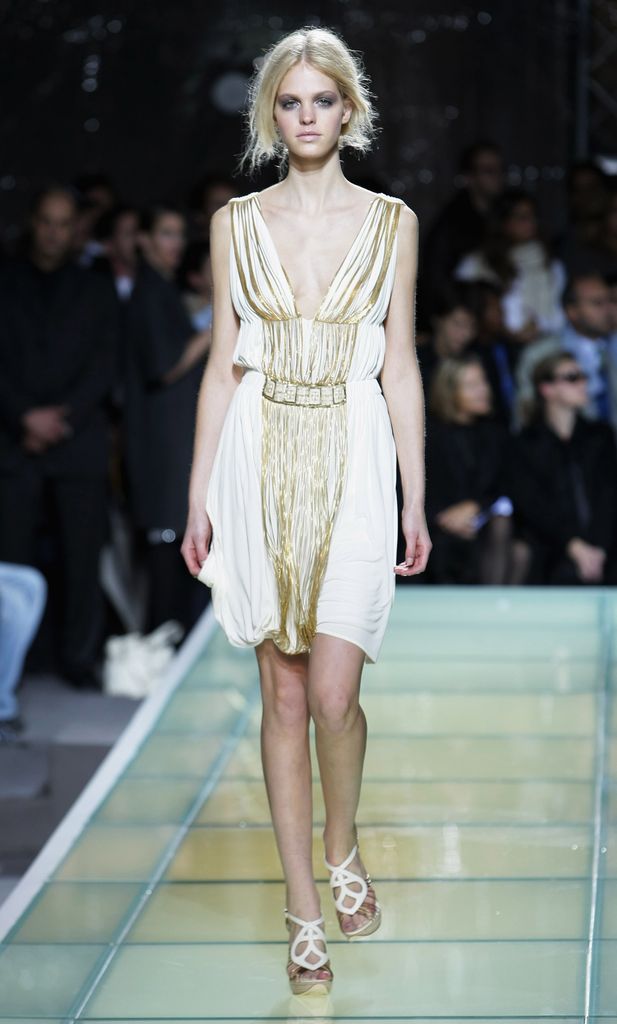 Desfile de Alberta Ferretti en Milan Fashion Week Spring Summer 2008.