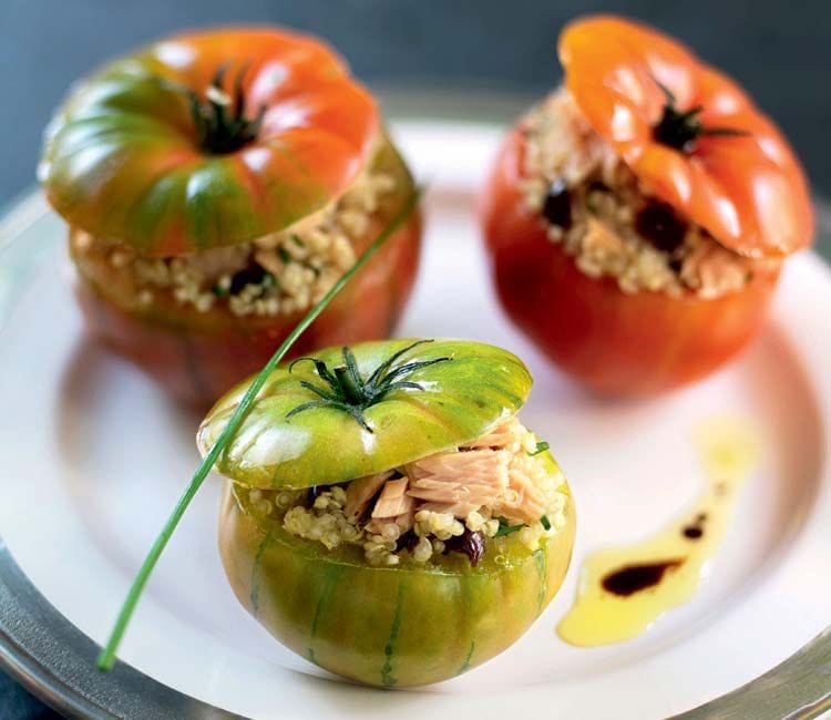 Paso a paso: tomates raf rellenos de ensalada de quinoa