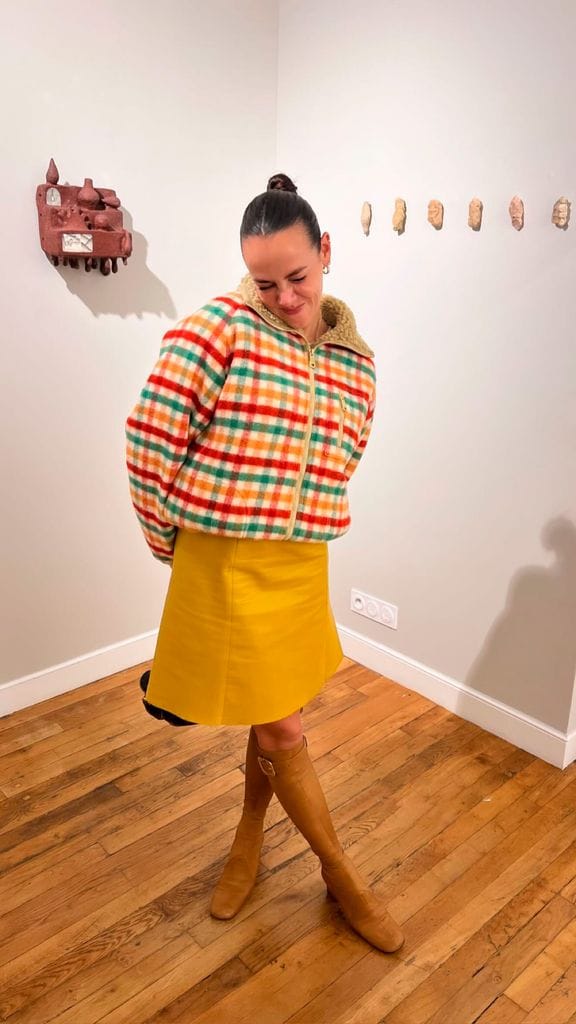 Pauline Ducruet con minifalda amarilla en un evento de Miu Miu