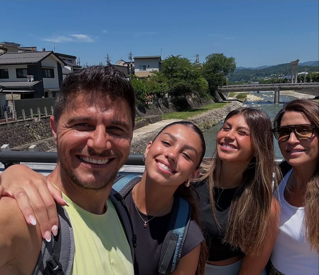 Joaquín, con su familia
