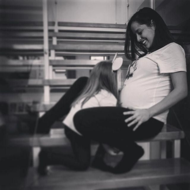 Sara Rubio con su hija Lola