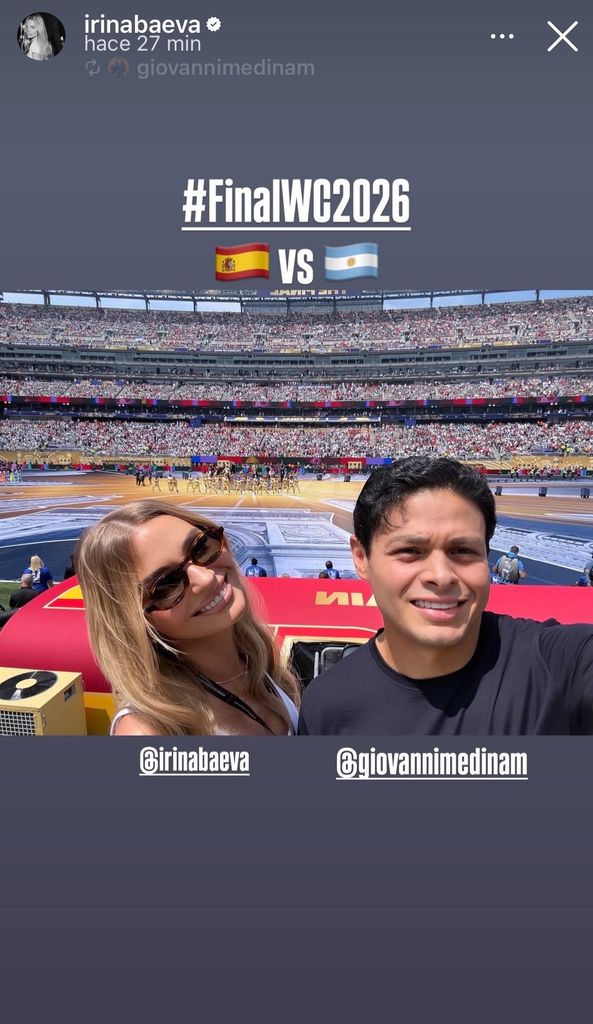 Irina Baeva y Giovanni Medina disfrutaron juntos del juego entre Argentina y España.