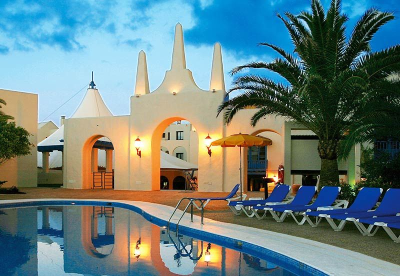 Relax-Pool-atlantis-suite-fuerteventura