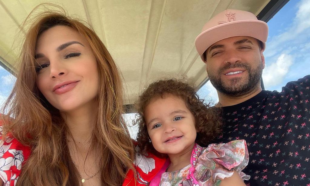 Melany Mille y Naho Mendoza con su hija Mya