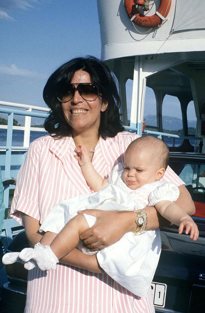 Fotografías de madre e hija tomada en 1985
 
