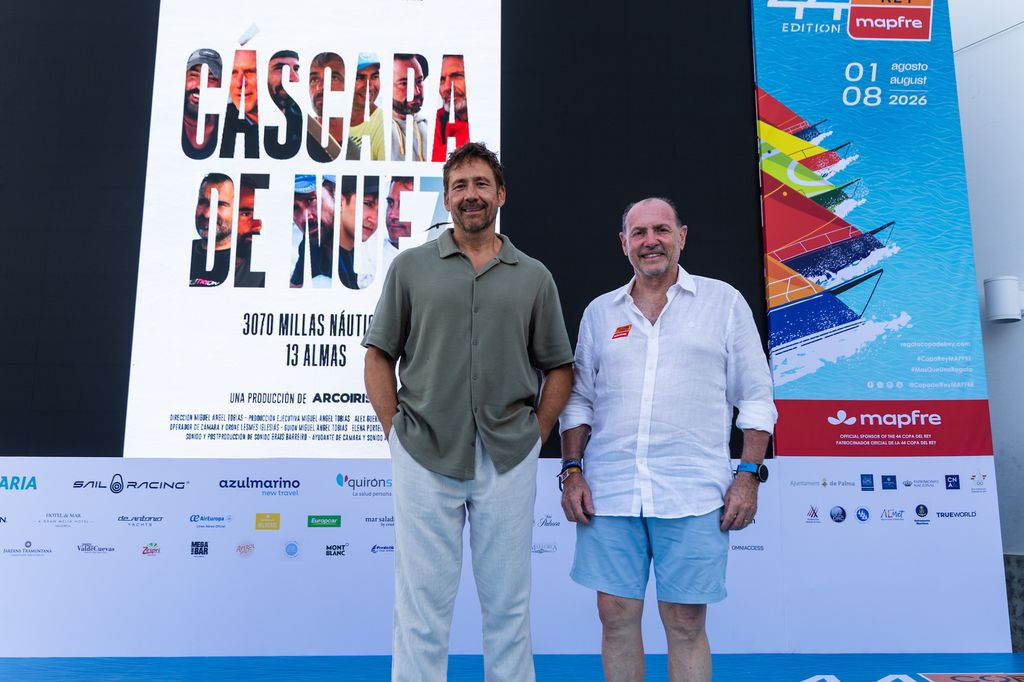 El director Miguel Ángel Tobías y Rafael Gil en la presentación de 'Cáscara de Nuez