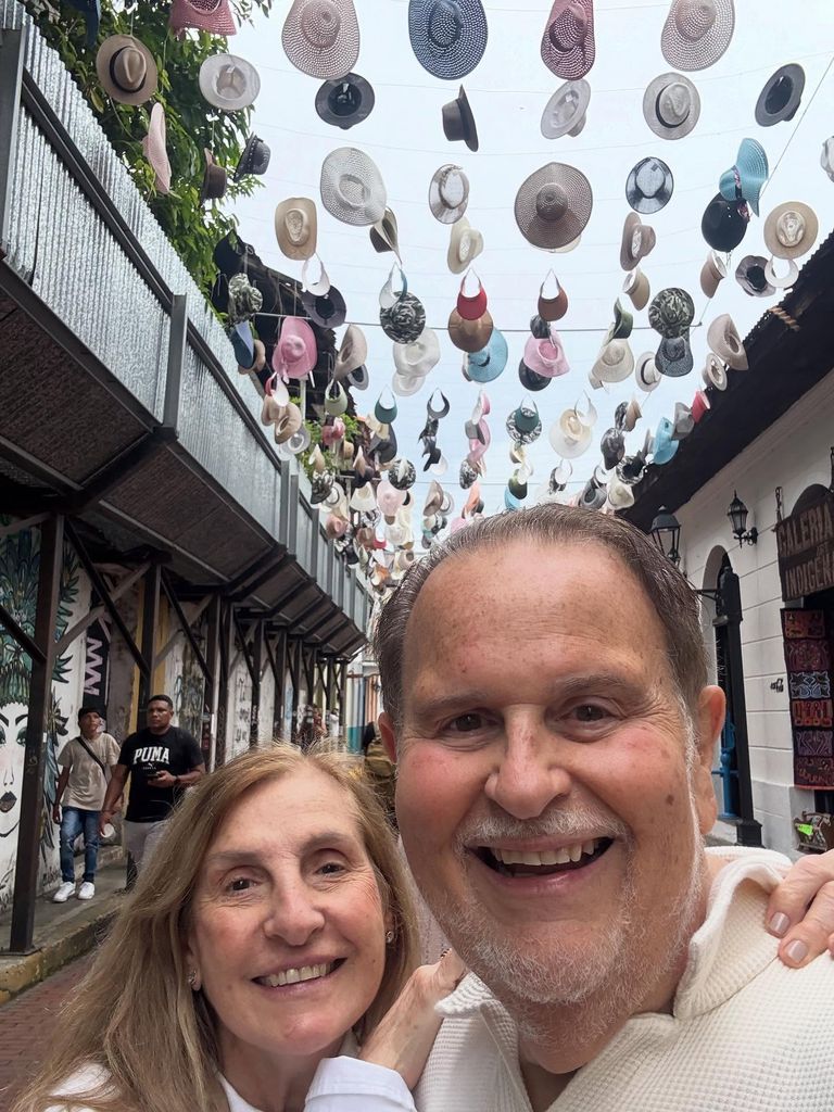 Raúl de Molina y su esposa Mily pasearon por el Casco Antiguo de la Ciudad de Panamá.