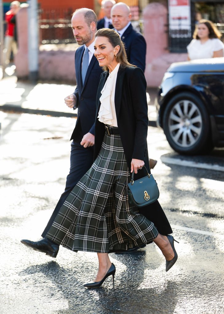 Kate Middleton reafirma el encanto de las blusas de abuela.