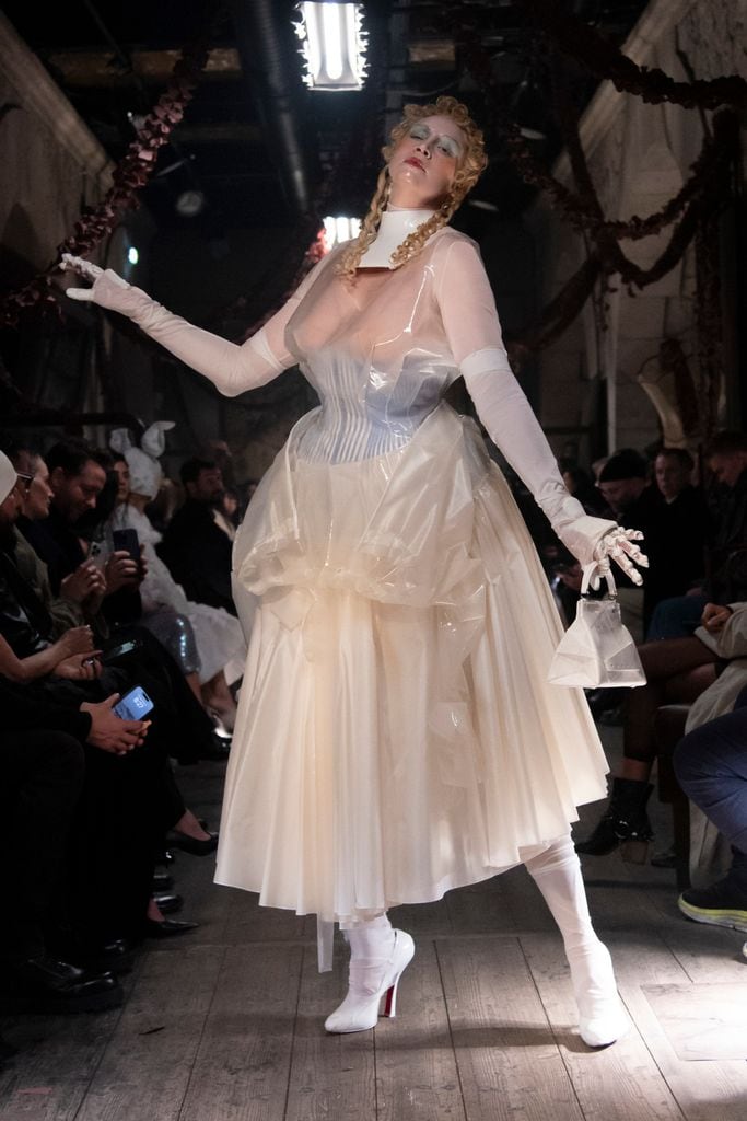 Gwendoline Christie en la última pasarela de Maison Margiela por John Galliano. 