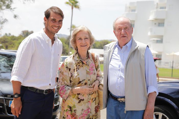 Mery Perelló recibe a don Juan Carlos y doña Sofía en la Fundación Rafael Nadal