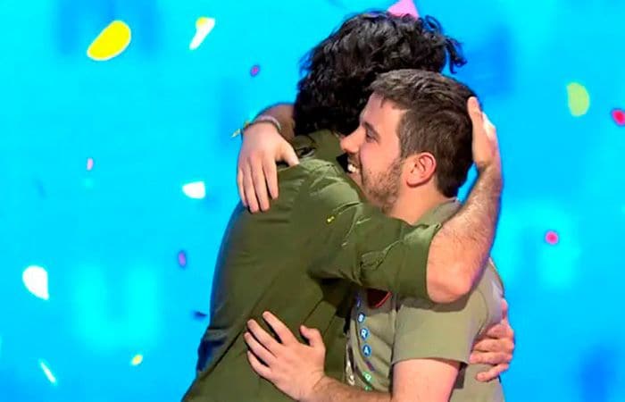 Abrazo de Orestes y Rafa 