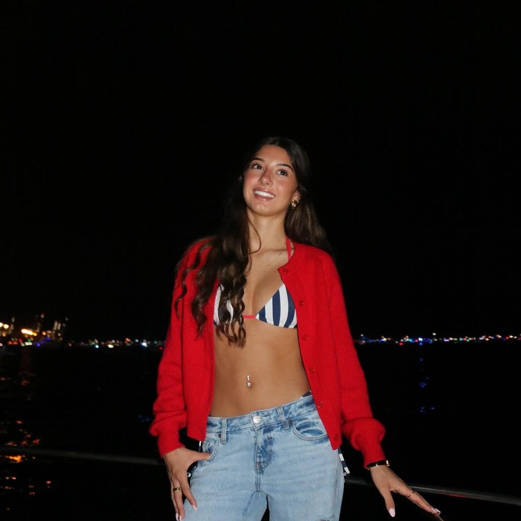 Kailey Levy se dejó ver de lo más hermosa posando en un look que grita a todas voces: 'Verano'