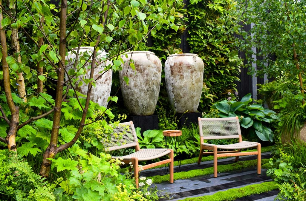 Sitio fresco de un exterior, un rincón tipo jardín secreto