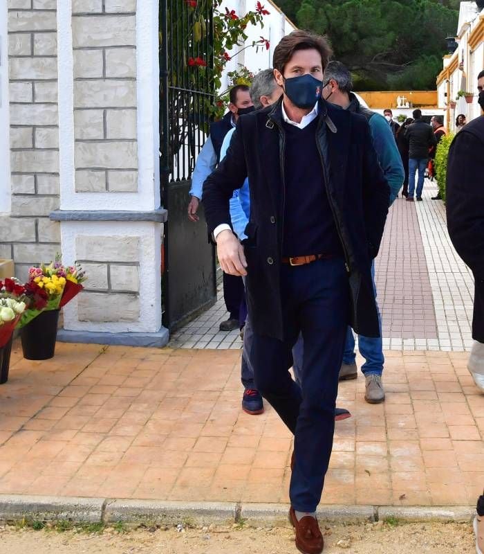 La exnovia de Canales Rivera acompaña a la familia en el último adiós a Riverita