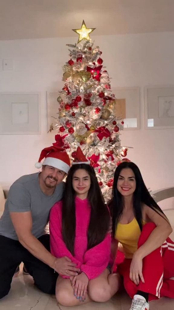 Yul y Scarlet con su hija Bárbara Briana, quien cumplió 15 años en marzo.
