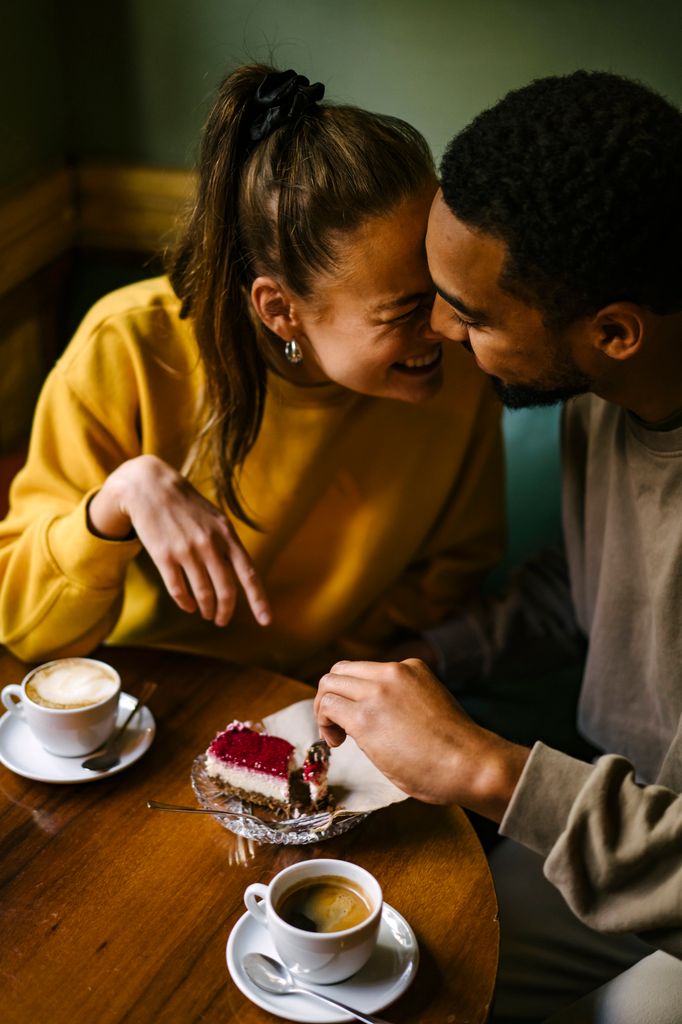 pareja cafeteria