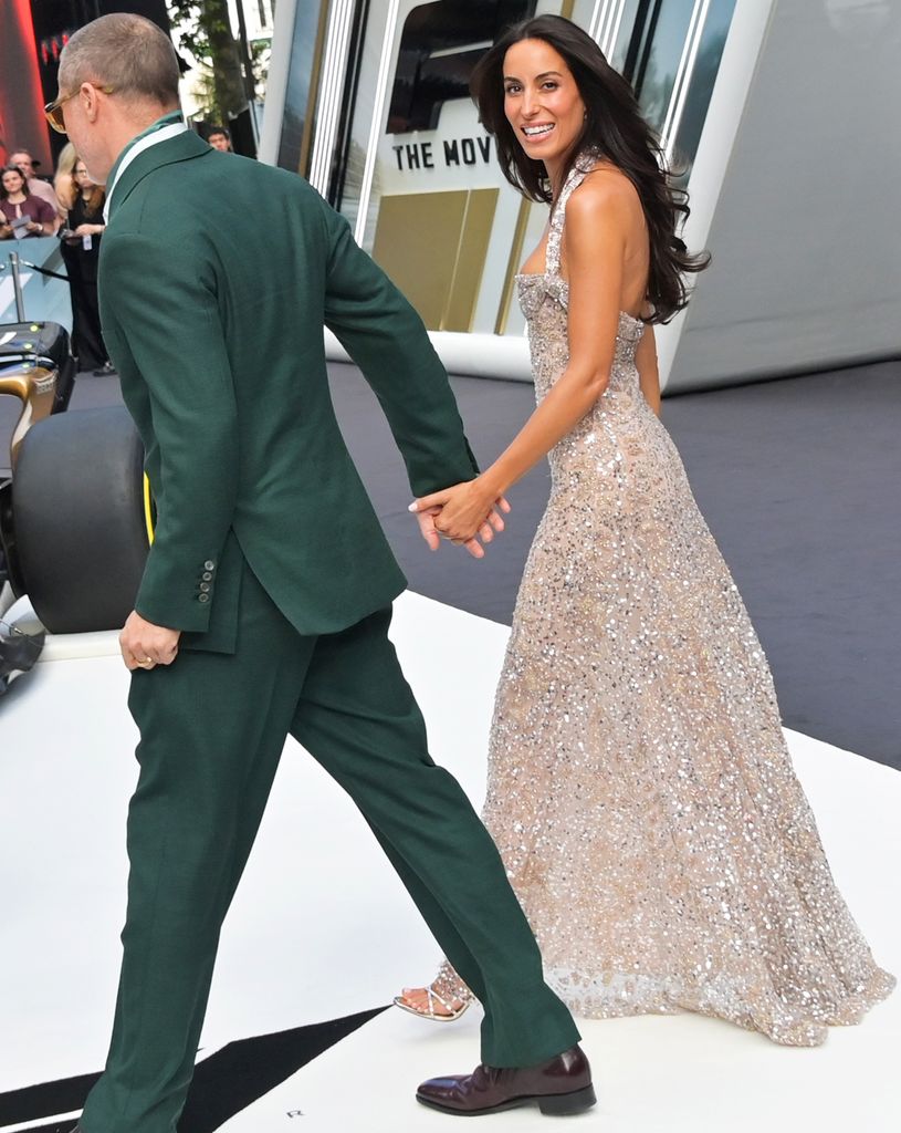 Brad Pitt e Ines de Ramon en el estreno de "F1" en Londres, en junio de 2025