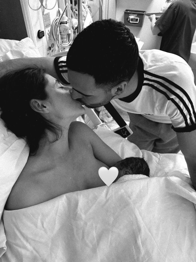 Mikel Merino y Lola Liberal dan la bienvenida a su primer hijo, Marco