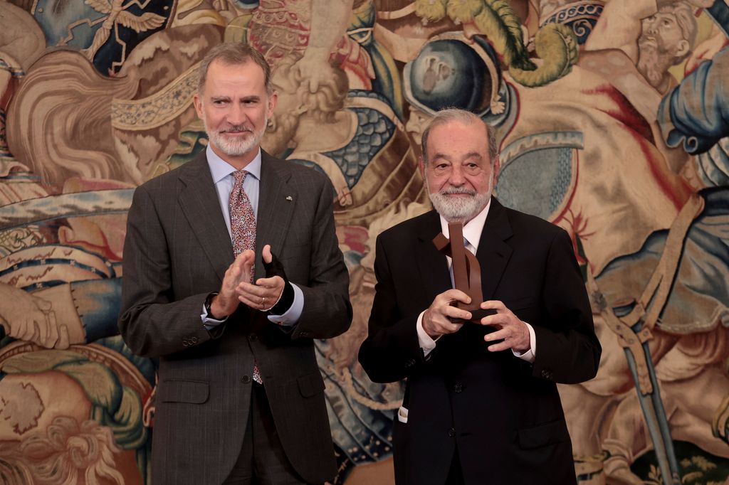 Fotografía de archivo de Carlos Slim con el rey Felipe VI