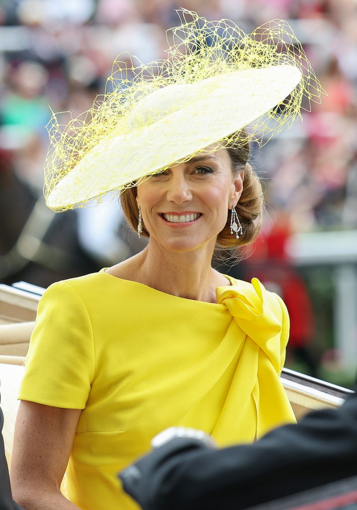 La impresionante reaparición de Kate Middleton en Ascot vestida de amarillo