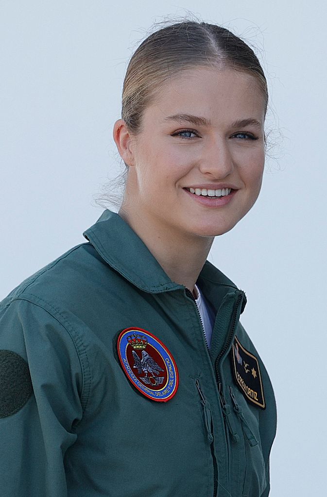 La pricnesa Leonor con mono por primera vez en su ingreso en la Academia del Aire de San Javier (Murcia)