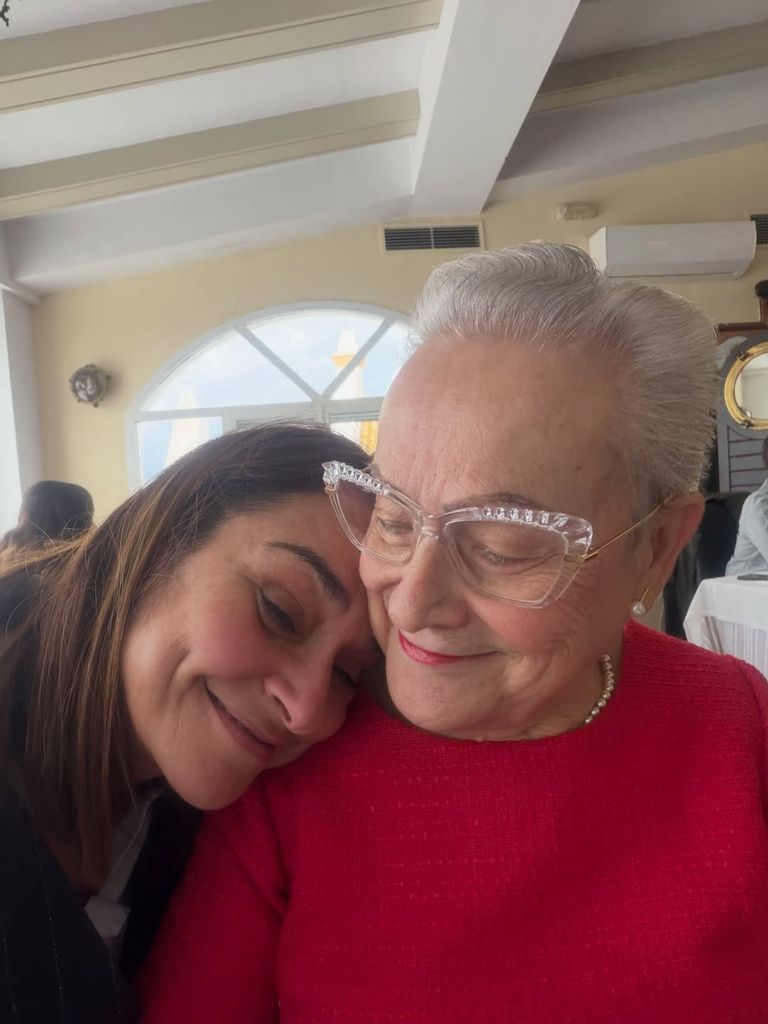Toñi Moreno, con su madre