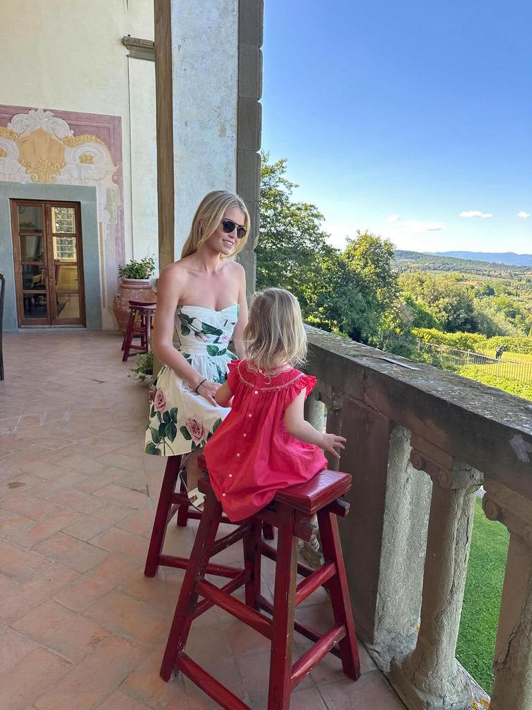 Kitty Spencer en la Toscana con su hija