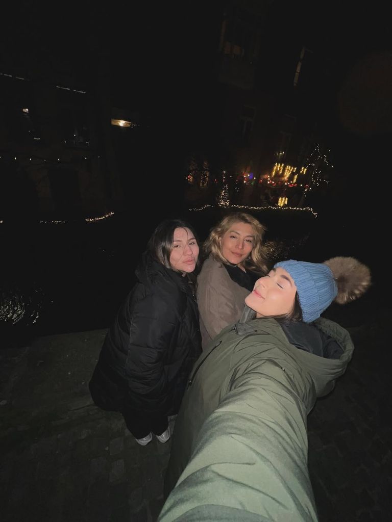 Gabriela Toral con su madre Marcia y su hermana Samantha